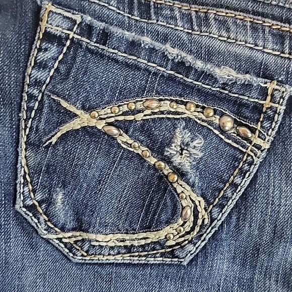 Silver Jeans Co Tuesday women's low-rise bootcut distressed blue denim. Size 26 - Picture 2 of 16